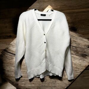 T Tahari Ribbed Cream/Ivory Button-Down Cardigan Sweater V-Neck SZ M Career Work